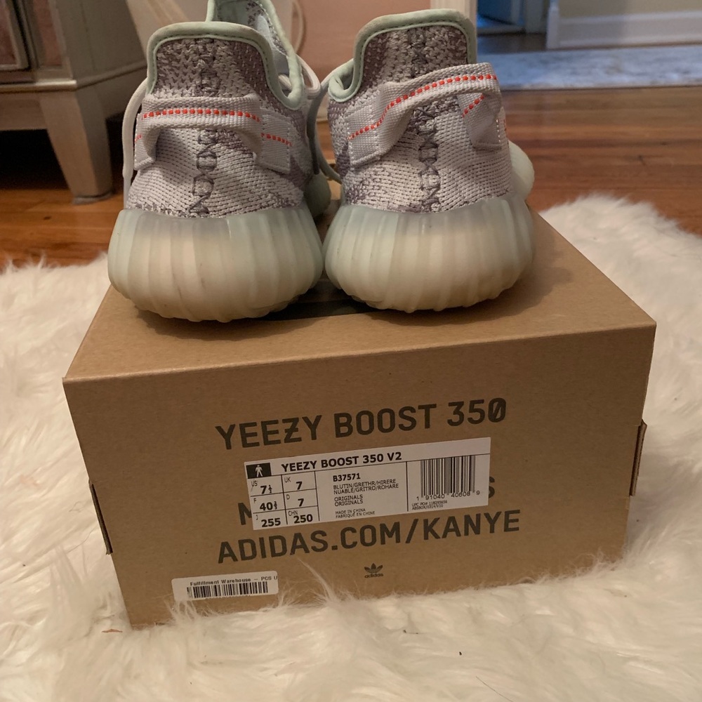 Yeezy Boost 350 - Picture 2 of 5